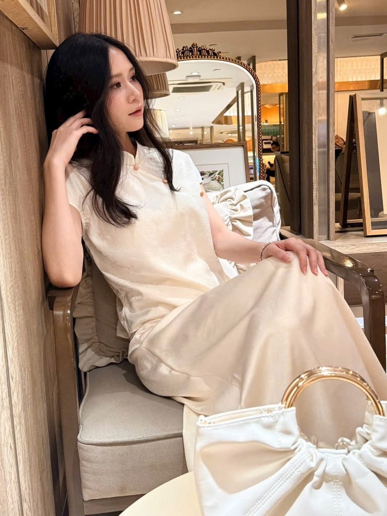 Áo lụa cách tân A029 tông trung tính phối lớp khoác nhẹ thanh lịch